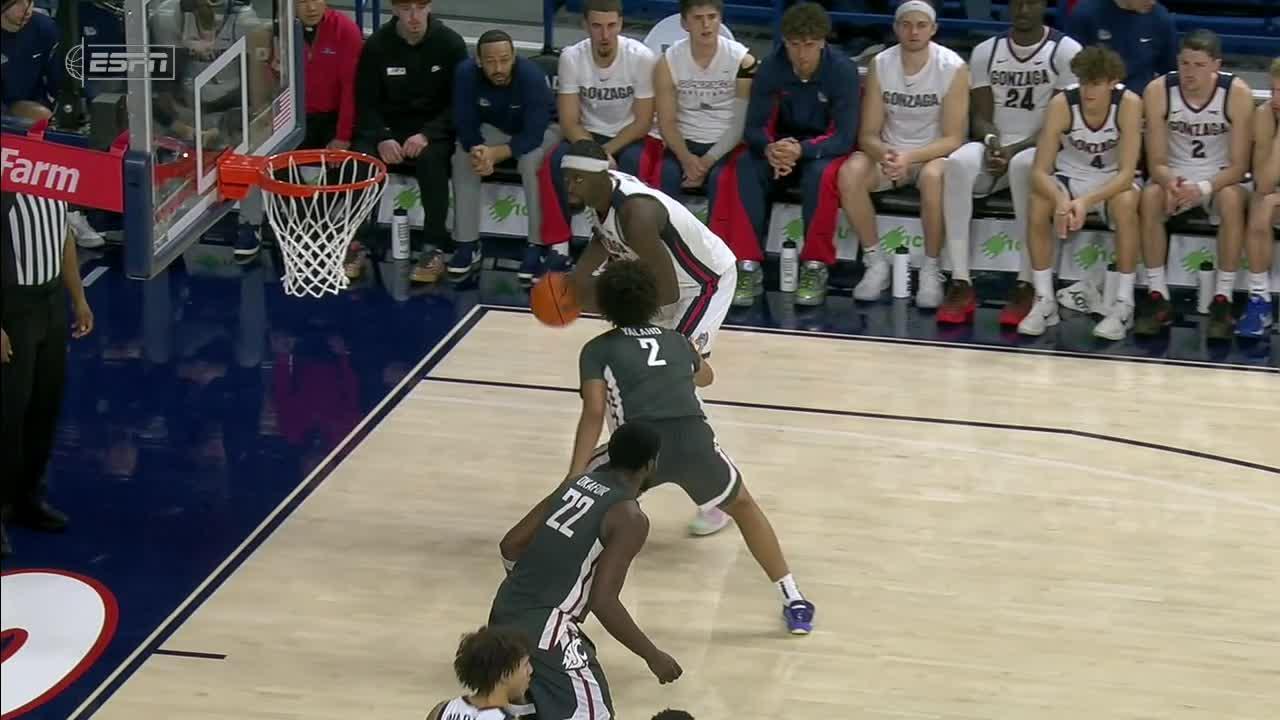 NCAA: Bulldogs vs Cougars