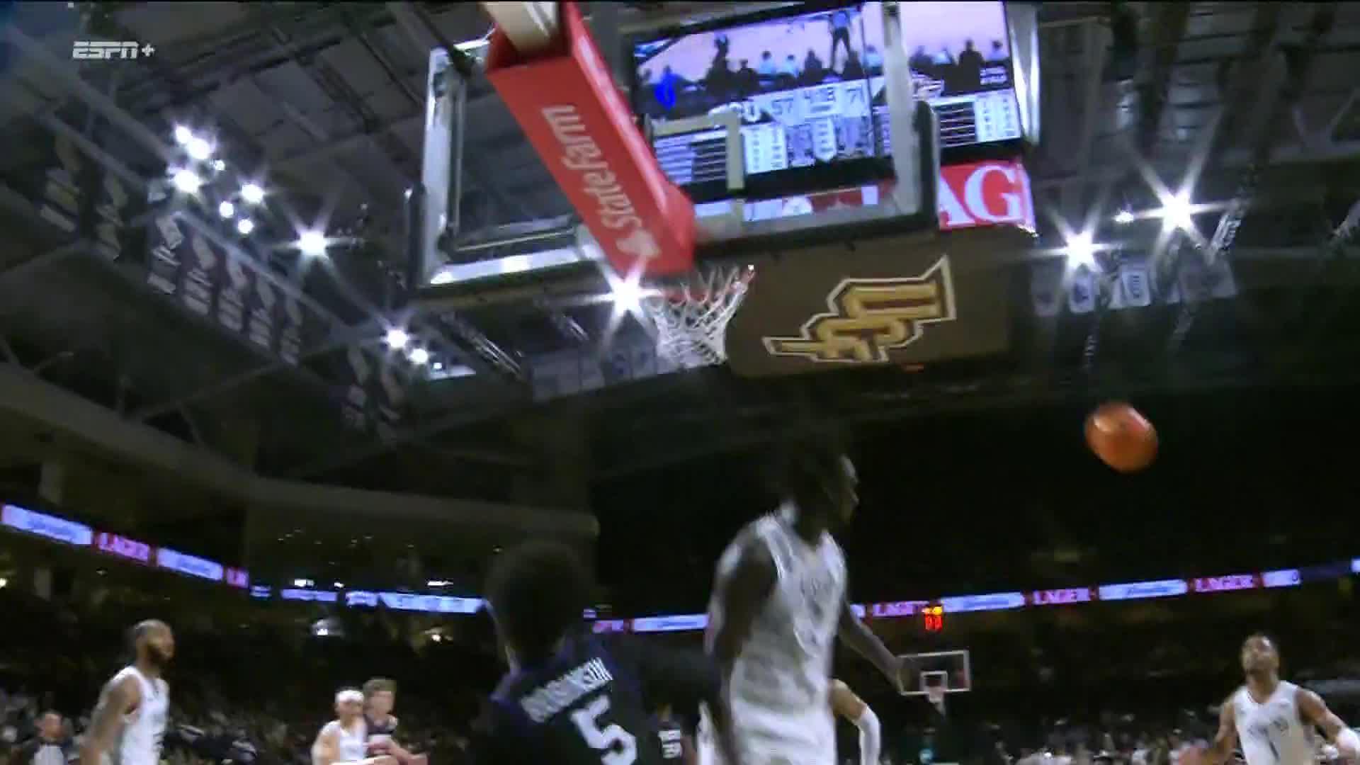 ucf missed dunk