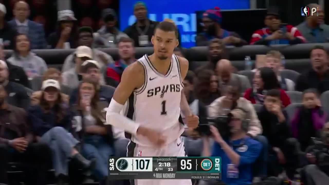 Victor Wembanyama puts up a double-double with six blocks as the Spurs down the Pistons.