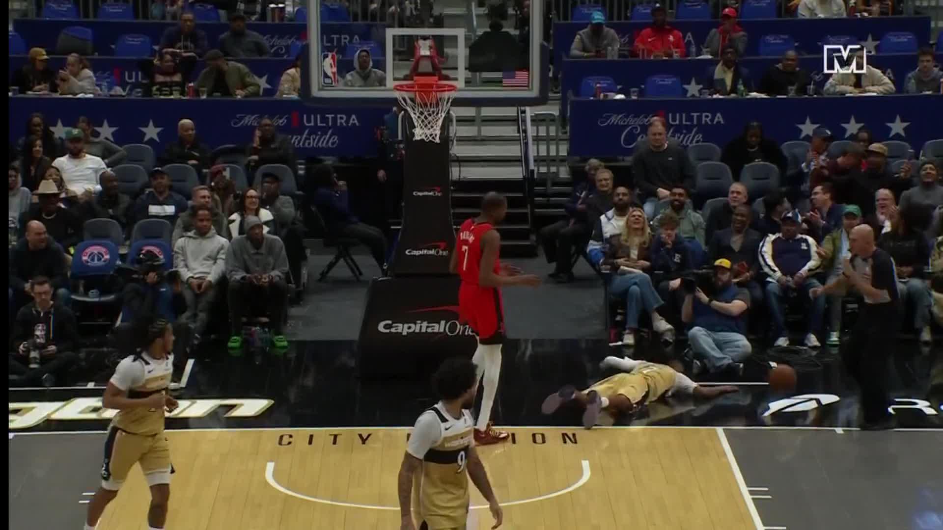 Kevin Durant is given a technical foul after his two-hand shove sends Bub Carrington to the ground.