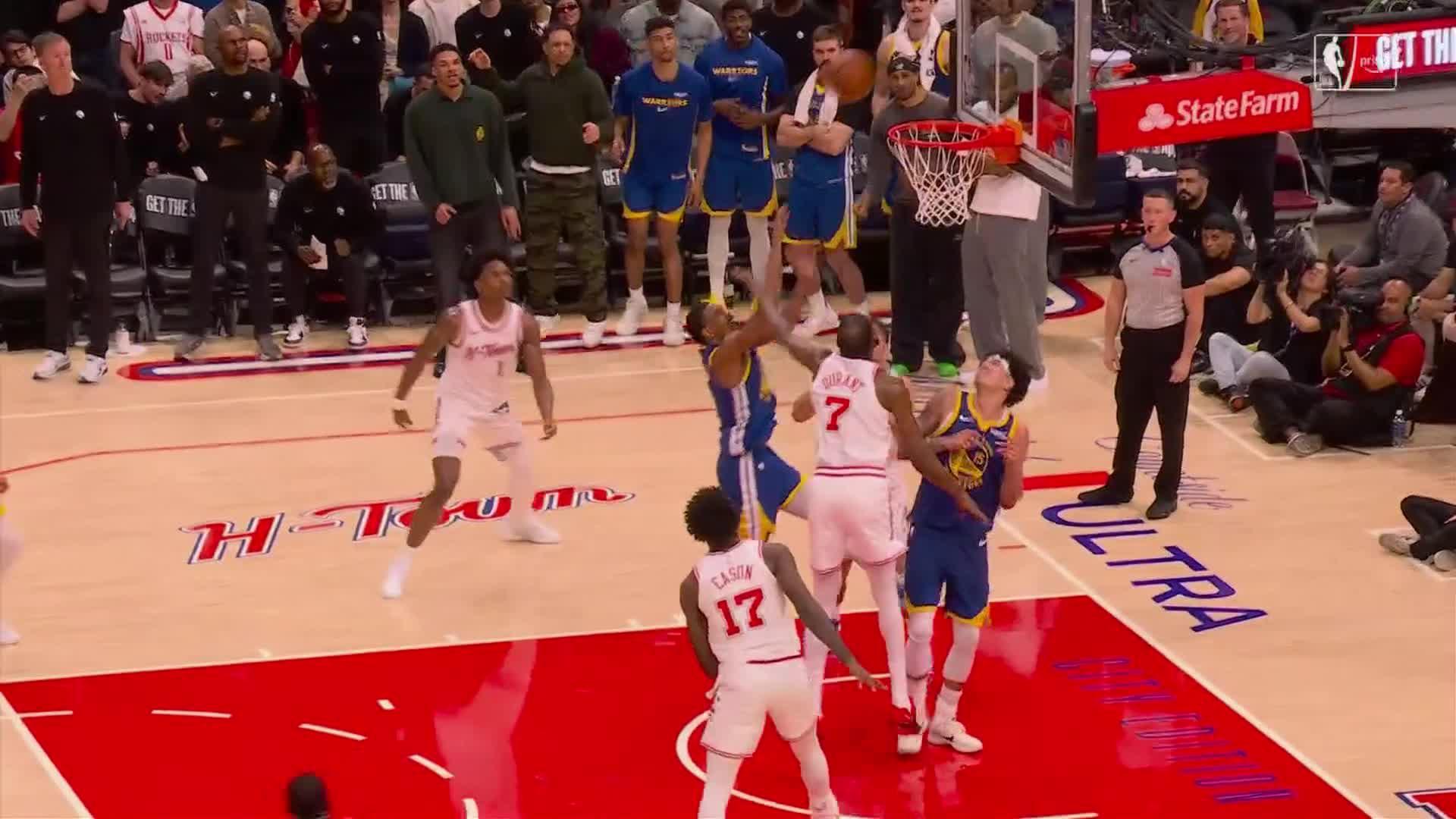 De'Anthony Melton tips in a second-chance bucket to secure the Warriors’ win in overtime vs. the Rockets.