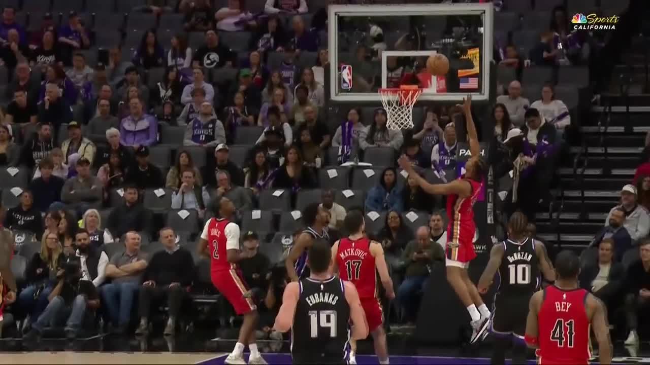 Trey Murphy III connects on alley-oop jam