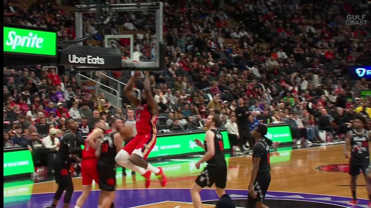 DeAndre Jordan elevates for slam