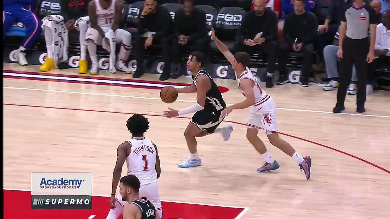 Ousmane Dieng fights off defender for and-1