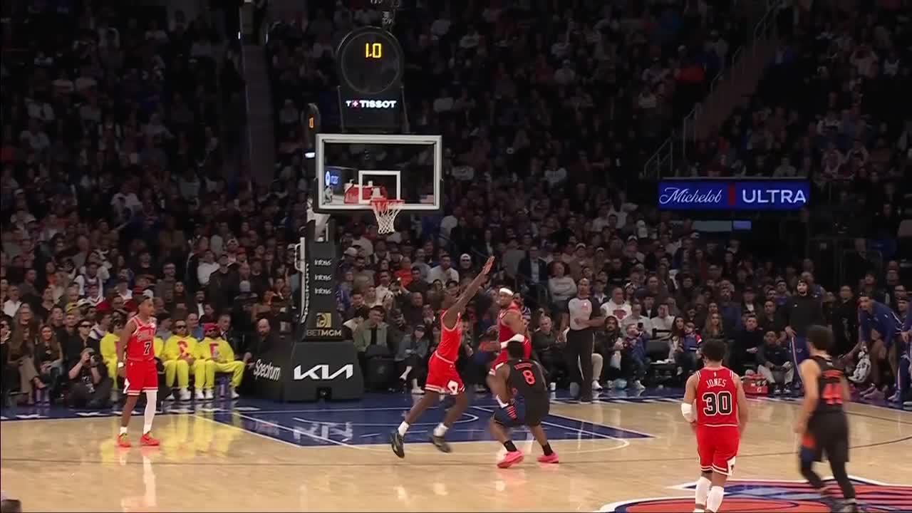 OG Anunoby hits the triple vs. Chicago Bulls