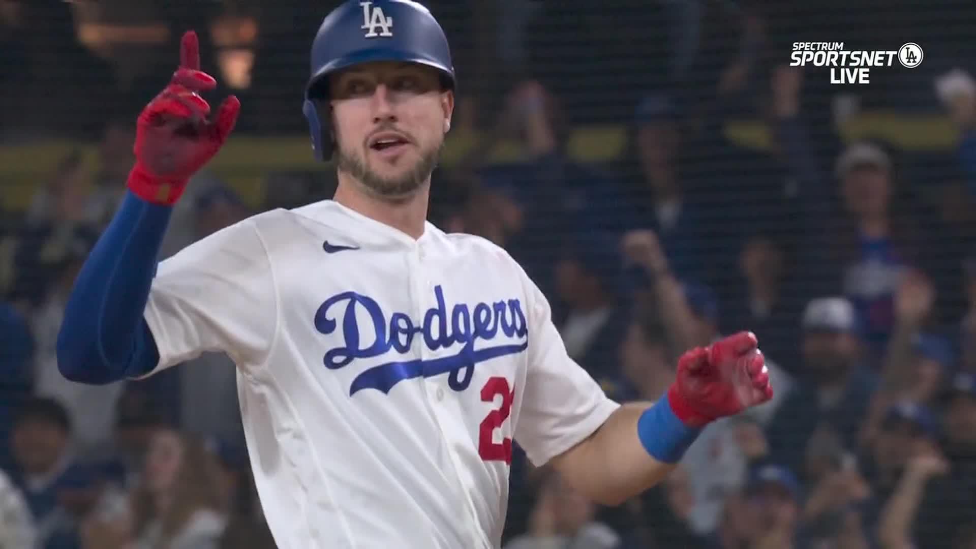 Dodgers hand Mets a seventh straight loss, 2-1, as Tucker delivers the go-ahead hit with 2 strikes