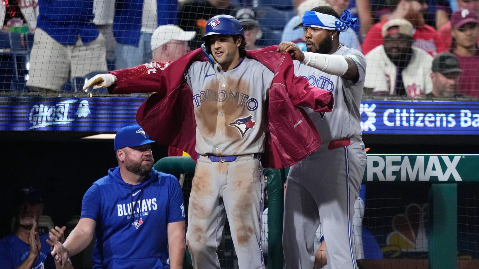 Rogers escapes two bases-loaded jams to seal Blue Jays' 5-4 win