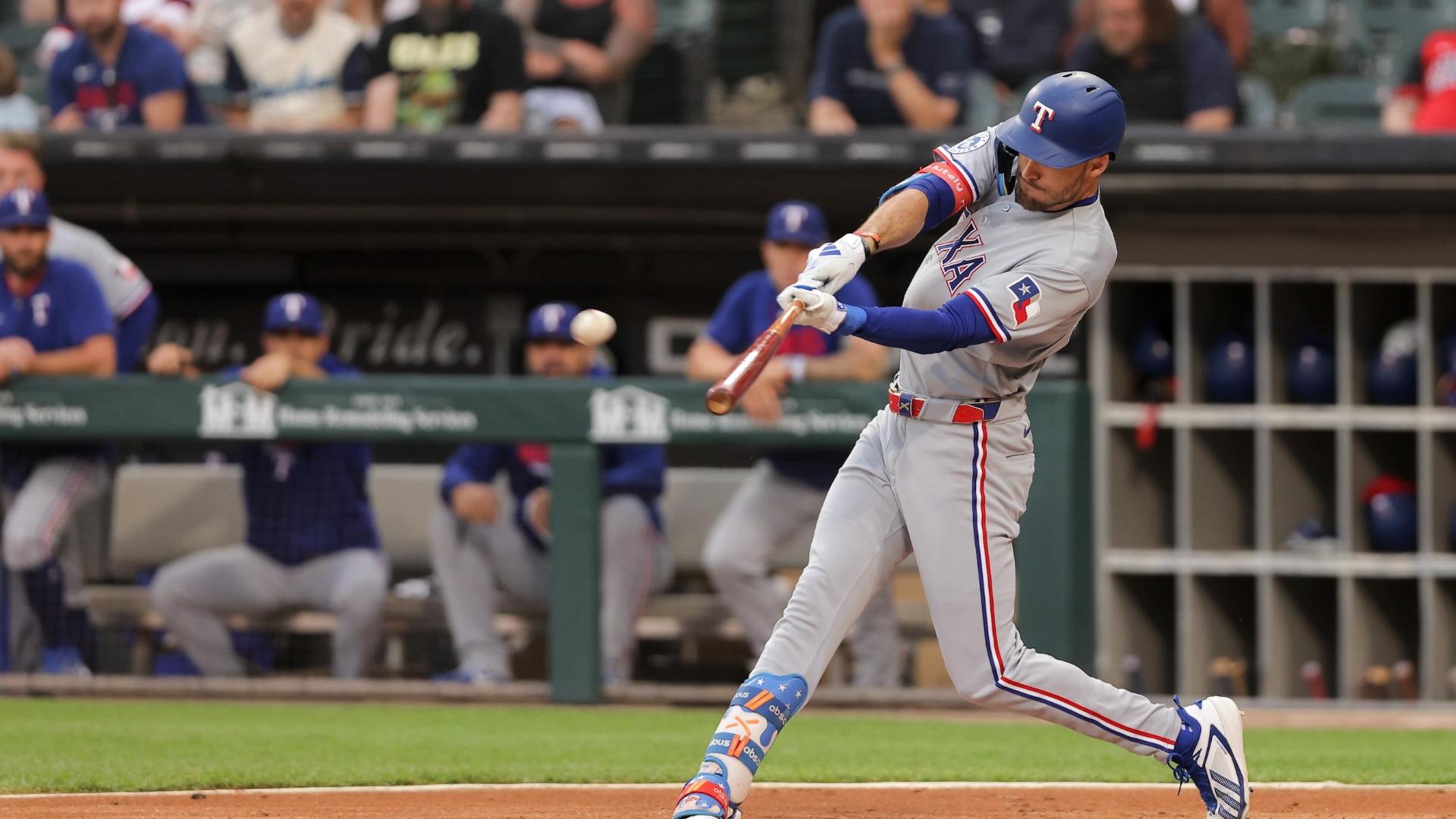 Rangers Rout White Sox 11-2, Grab AL West Lead