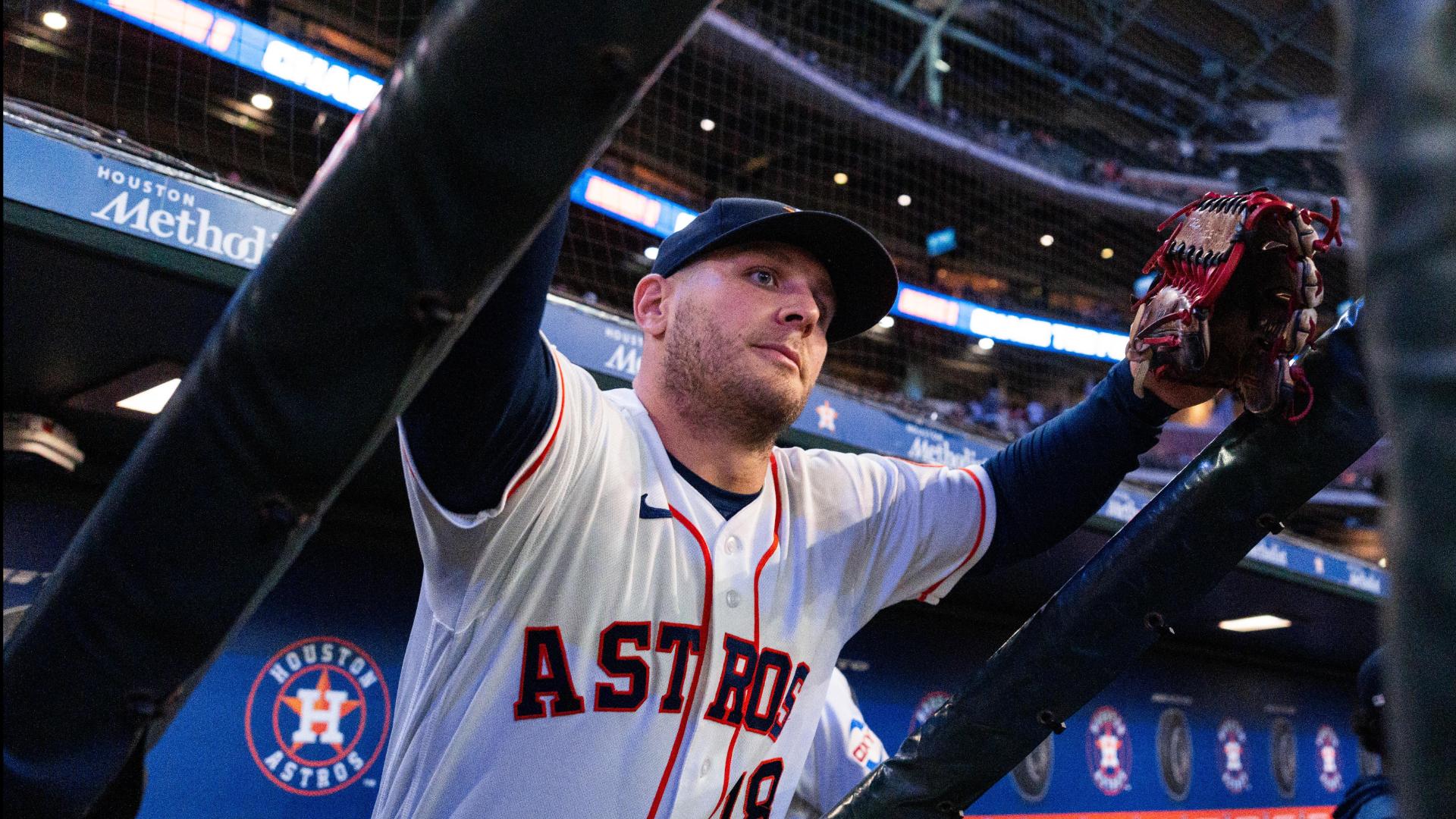 Velázquez's 8th-Inning Single Lifts Astros to 2-0 Win Over White Sox
