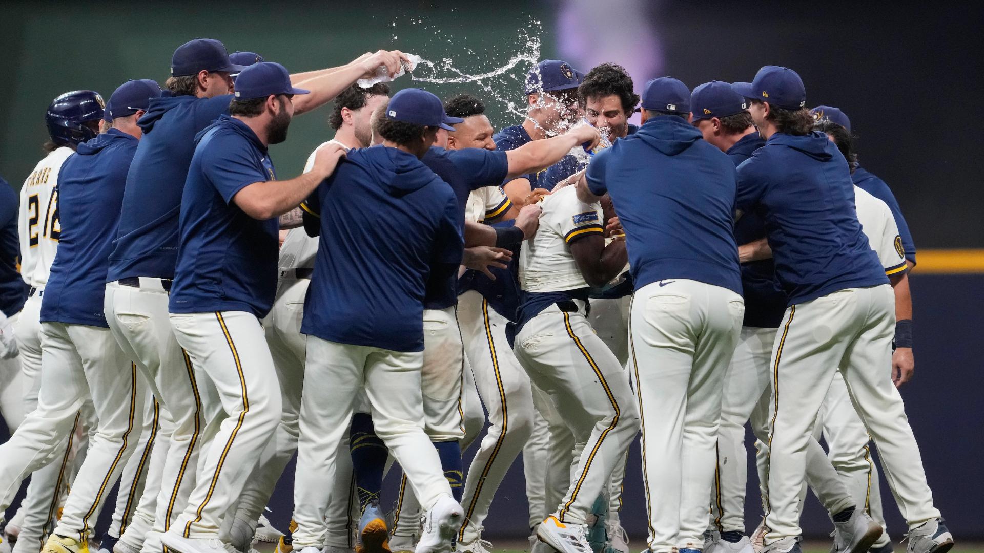 Lara's Clutch Single Lifts Brewers Past Cubs in 10th Inning Thriller