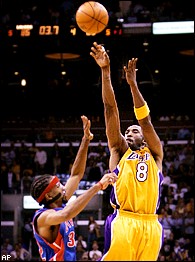 Kobe at the buzzer against the Pistons in the 2004 Finals : r/lakers