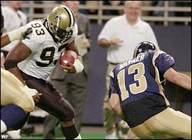 September 23, 2001 - San Francisco, California, U.S - St. Louis Rams  running back Marshall Faulk (28) hands ball off for reverse play on Sunday,  September 23, 2001, in San Francisco, California.