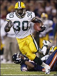 24 November 2002: Chicago Bears cornerback R.W. McQuarters in the Chicago  Bears 20-17 win over the Detroit Lions in overtime at Memorial Stadium in  Champaign, Ill. (Icon Sportswire via AP Images Stock Photo - Alamy