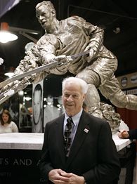 Hockey Hall of Fame unveils permanent statue of legendary Gordie