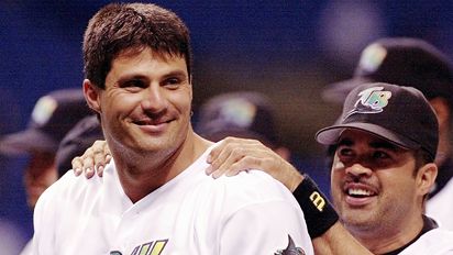 Ex-MLB star Jose Canseco making stop in Iowa