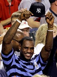 LeBron's Yankees cap causes uproar in Cleveland - ESPN