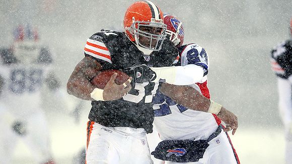 Cleveland Browns move closer to 2007 playoffs on snowy win over