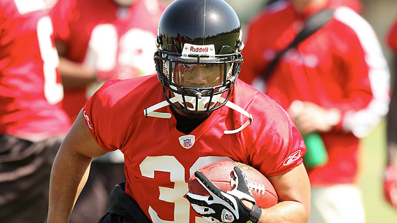 Michael Turner  Football helmets, Atlanta falcons, Atlanta