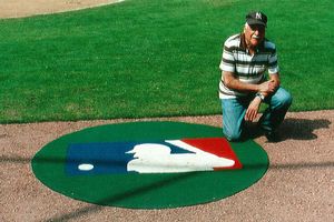 Uni Watch: Is Harmon Killebrew the silhouetted player in the MLB logo? -  ESPN Page 2