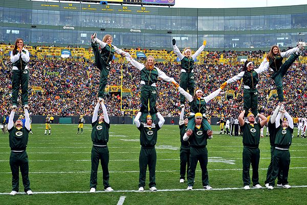 BREAKING: The Green Bay Packers are reportedly set to introduce male cheerleaders beginning in the 2026 season — a bold and historic shift for one of the NFL’s most tradition-rich franchises. The move is being framed as a step toward greater inclusivity and a modernized game-day experience at Lambeau Field, and it’s already sparking conversation across the league. nobito