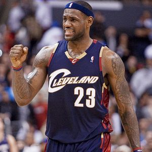 LeBron James excitedly shows off new Cavs jersey