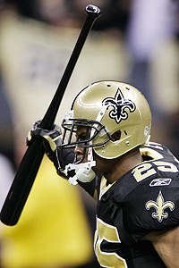 That Time Reggie Bush Brought A Baseball Bat To A Football Game