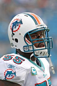 Miami Dolphins linebacker Joey Porter (55) stands on sideline during the  first quarter of a football game Sunday, Oct. 7, 2007 in Houston. (AP  Photo/David J. Phillip Stock Photo - Alamy