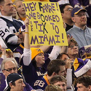 Saints and Vikings Fans Share Manhattan Watering Hole: Bar None