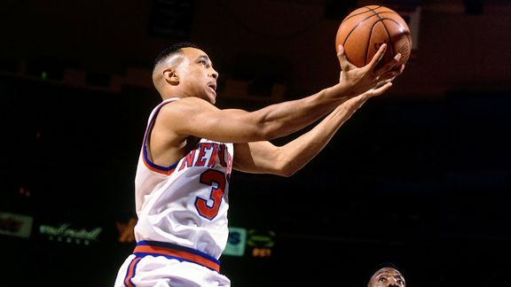 Spike Lee sports Charles Oakley jersey