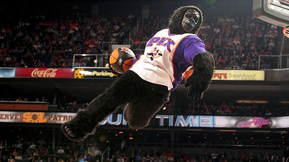 The Phoenix Suns mascot, Gorilla, dunks during the game against the News  Photo - Getty Images
