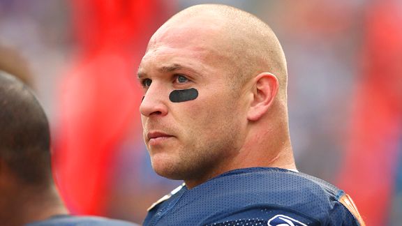 Sources: Bears showing no urgency in regards to Brian Urlacher; Cowboys  have mild interest