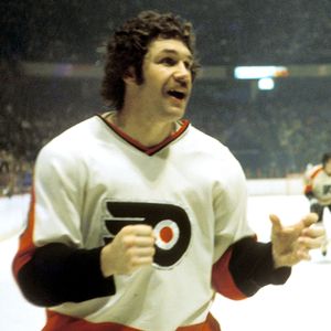 132 Philadelphia Flyers Dave Schultz Photos & High Res Pictures - Getty  Images