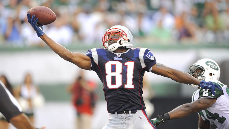 One-handed catch by Moss; Revis goes down - New England Patriots