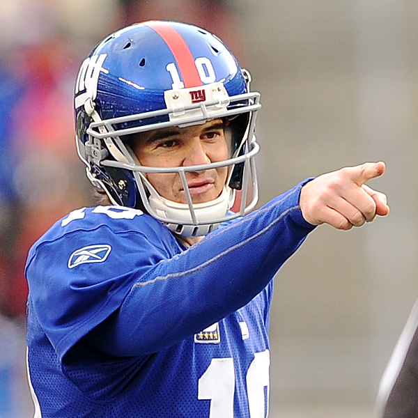 eli manning big helmet