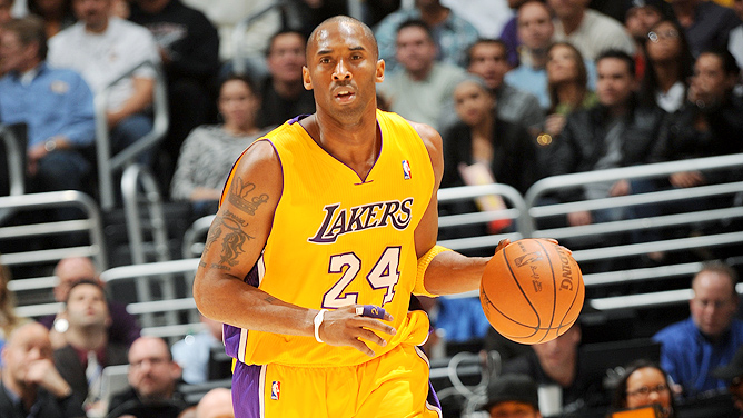 Kobe Bryant of the Los Angeles Lakers shoots a free throw against the  News Photo - Getty Images