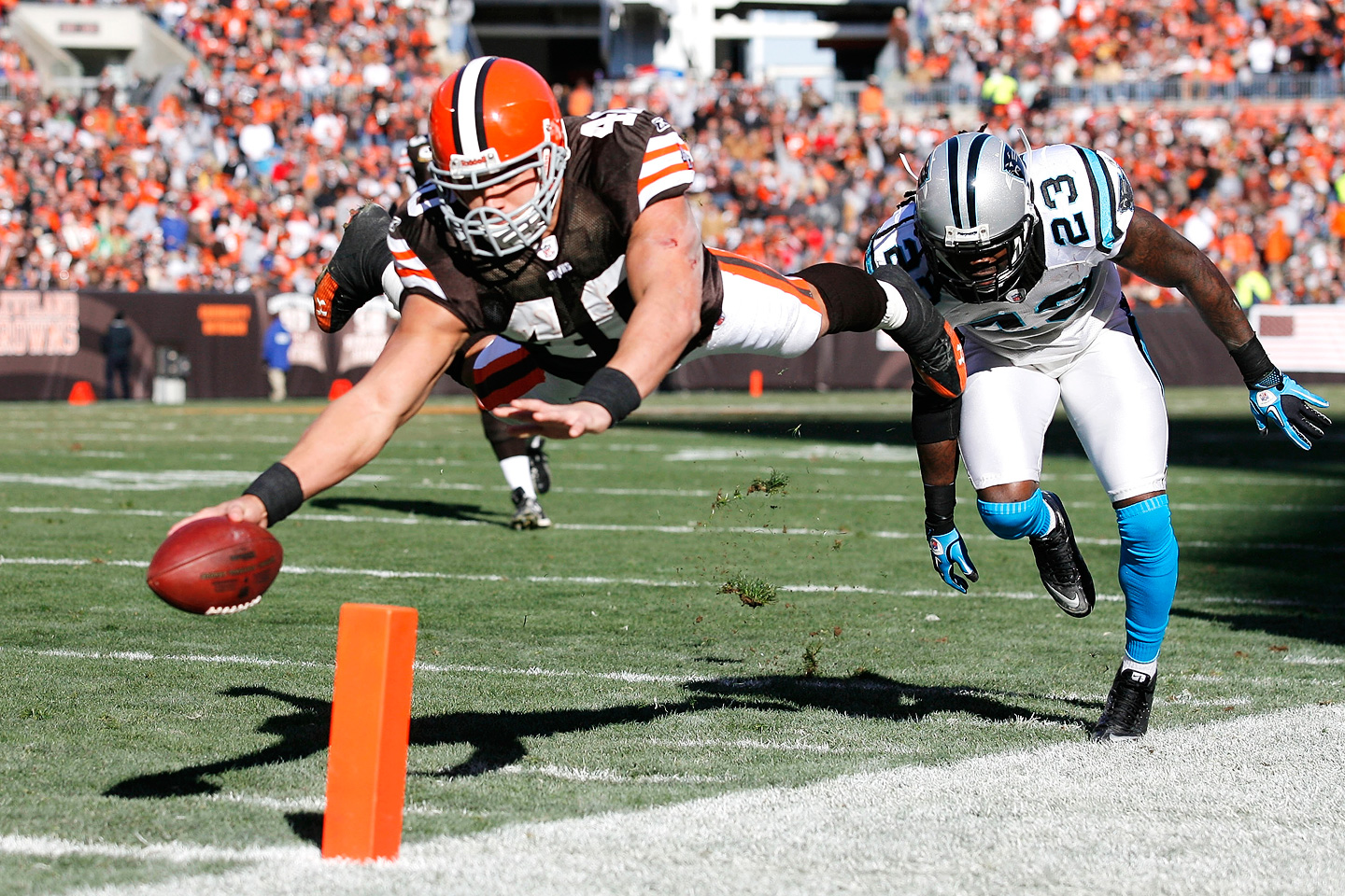 Browns' Peyton Hillis on the cover of Madden '12 