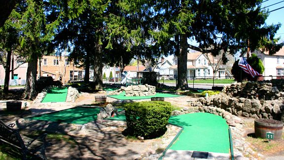 Golfers record an ace with their Whispering Creek views