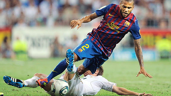 Dani Alves, Xabi Alonso
