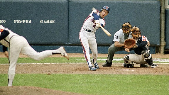 Darryl Strawberry hits a 3-run home run in the 6th 