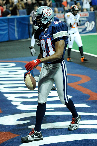 Terrell Owens catches 3 TDs in indoor league debut with Allen Wranglers -  ESPN