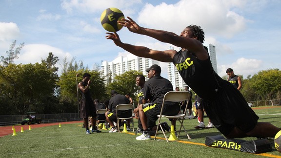 Mobile Nike Football SPARQ Combine Gallery - ESPN