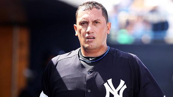Yankees bring back Freddy Garcia for 2012