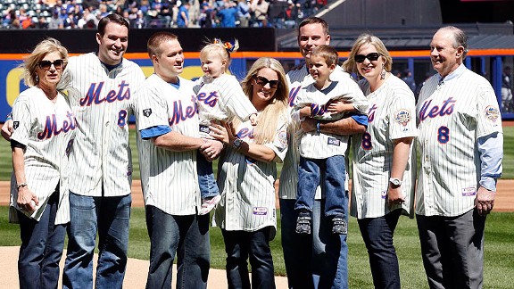 Baseball Hall of Famer Gary Carter, 57, dies