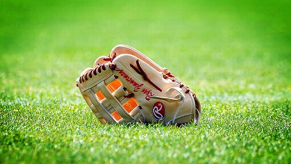 The personal nature of a player's glove - ESPN