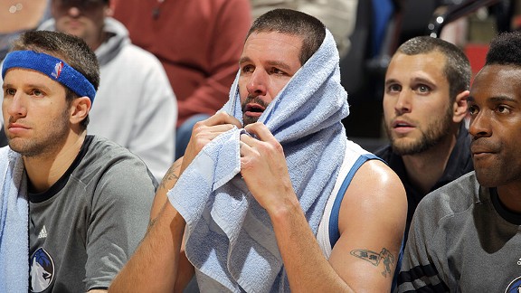 Brad Miller of the Sacramento Kings smiles as he stands on the court  News Photo - Getty Images