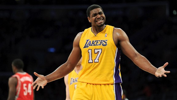 In Dwight Howard's Shadow, Lakers' Bynum Will Now Try to Guard Him - The  New York Times