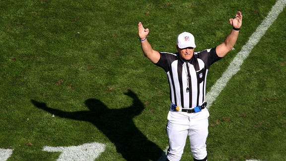 Referee Ed Hochuli (85) during fourth quarter action of the St