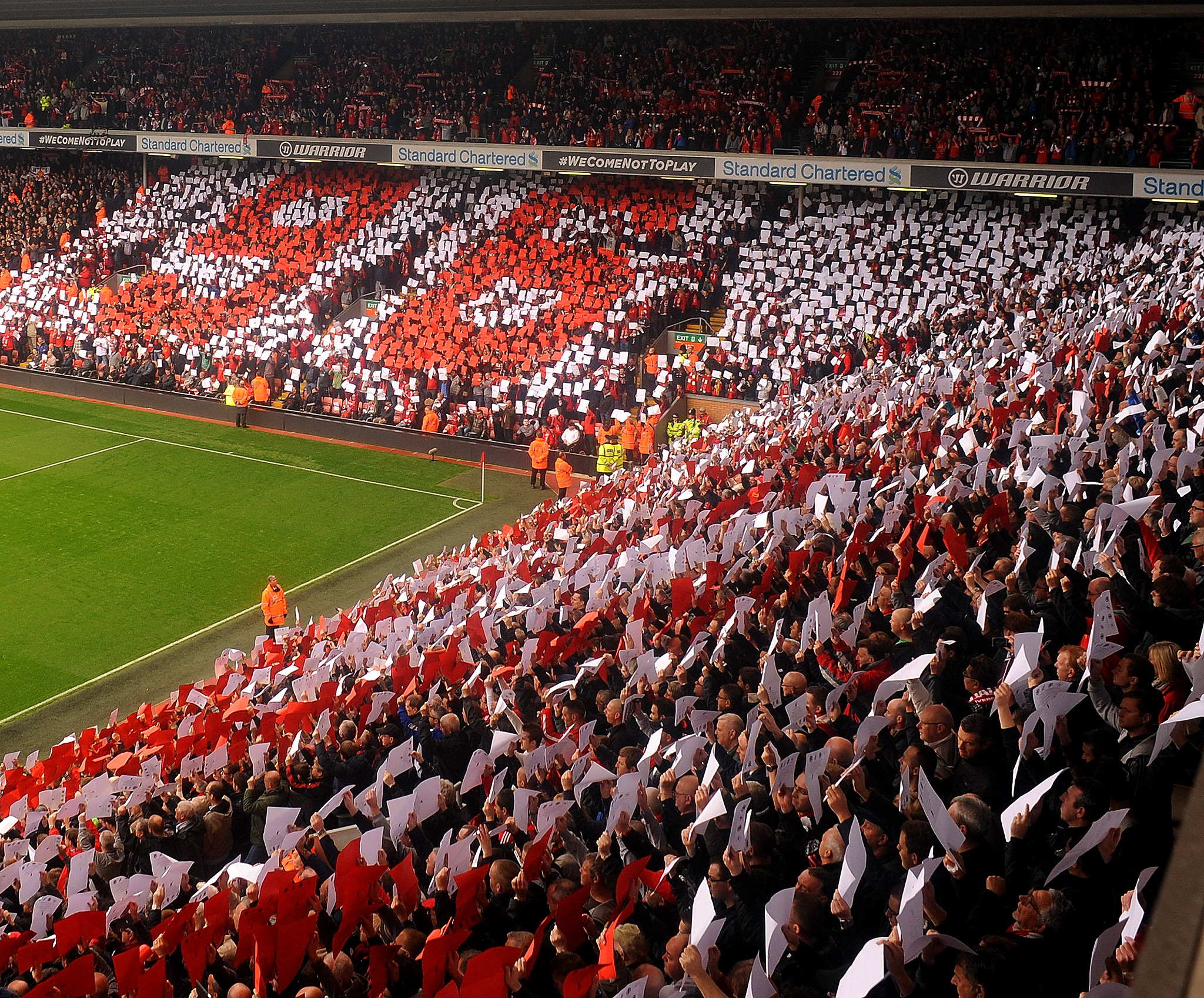 23 17 96. Anfield. Перфоманс ФК Ливерпуль. Энфилд с болельщиками. Anfield Liverpool.