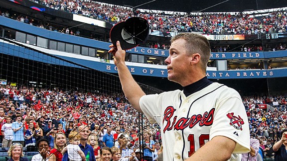 Chipper Jones shares picture of his jersey in return to Braves dugout