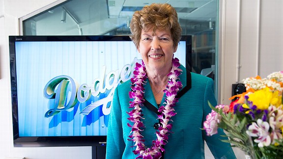 Dodgers Organist Nancy Bea Hefley to Retire